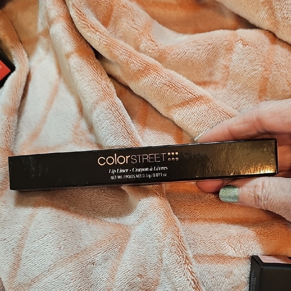 Color Street Pink Lip Liner - Picture 3 of 4